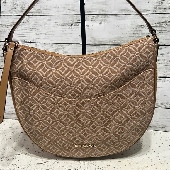 MICHAEL KORS  LARGE HALF MOON SHOULDER BAG HOBO - Picture 1 of 14